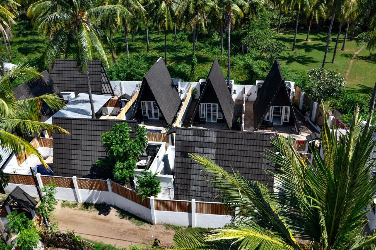 Sanctum Dive Bungalows With Private Pool กีลีตราวางัน ภายนอก รูปภาพ