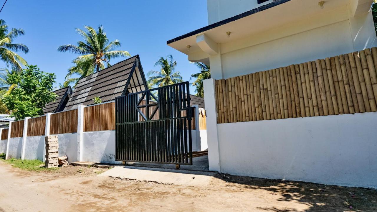 Sanctum Dive Bungalows With Private Pool กีลีตราวางัน ภายนอก รูปภาพ
